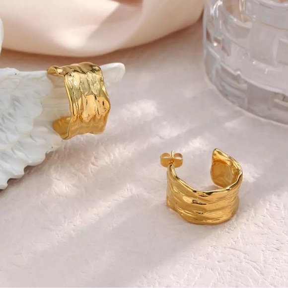 New Wide Hoop 18K Gold Stud Earrings, wonderful Earrings, wow Earrings - Picture 7 of 8